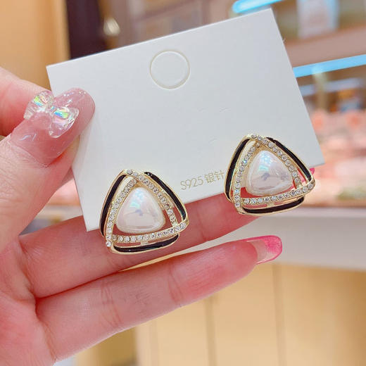 JU-A3176新款潮小香风耳饰几何耳环韩国气质炫彩珍珠滴油双三角形耳钉 商品图2