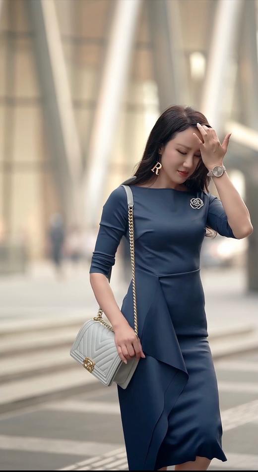 “柔情似水J21183828 款连衣裙 温婉大方 简约 低调的华丽颈袖添香 商品图1