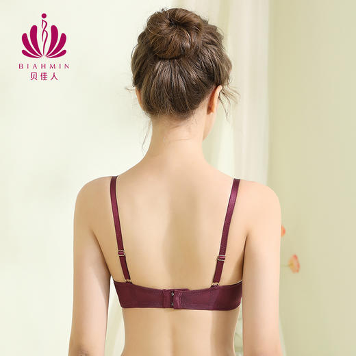 贝佳人新品3/4中厚杯自然聚拢上托立体刺绣文胸深V性感内衣 商品图2