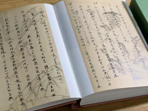 《花笺染翰：清与民国著名学人书札集锦》，王鹏 编著，8开，成书尺寸：230×310mm，精装，带函套，524页，深圳雅昌承印，全彩精印，西泠印社出版社2022年5月初版。定价980，售价538元。 商品图8