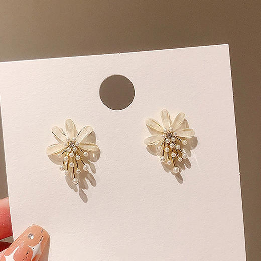 JU-DS2031新款气质简约珍珠耳环925银针花瓣耳钉女小众设计感网红耳饰 商品图4