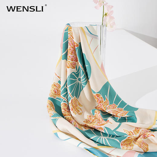 凤凰之家“荷韵”88厘米双面印花大方巾 商品图3
