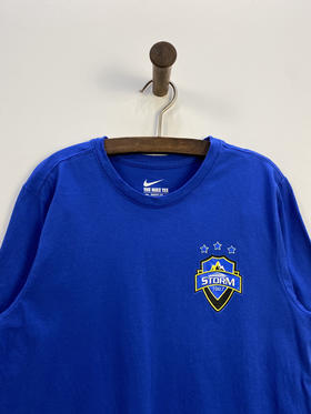 NIKE 耐克 科罗拉多大学 ATHLETIC CUT 短袖T恤 _SST(S)