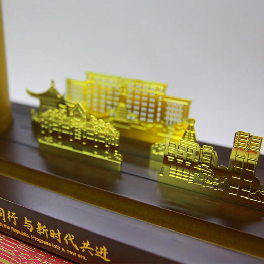 70周年校庆系列-笔筒金属摆件套盒 商品图2