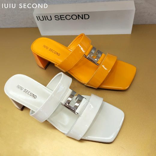 IUIU SECOND 2022夏新款方头漆皮粗跟凉拖鞋U22BJ24681 商品图1