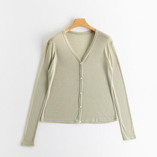 会呼吸的小开衫~【kpuwarm壳木 天丝氧气小开衫】室外遮阳室内挡冷气 莱赛尔天丝面料 微薄防晒透气 搭配出N种花样造型 遮肉、显瘦还防晒 商品图4