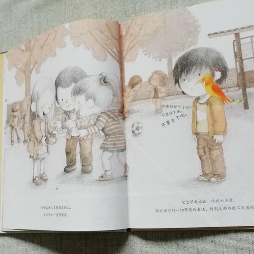 (仓发) 我肩上的一只小鸟（“宝贝，你慢慢来”精装哲学启蒙绘本，诺贝尔文学奖得主勒克莱奇奥推荐）/湖南少年儿童出版社/【比】茜比尔·德拉克罗瓦/9787556250035 商品图4