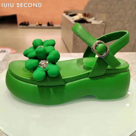 IUIU SECOND 2022夏新款厚底增高花朵凉鞋U22BG25051 商品图4
