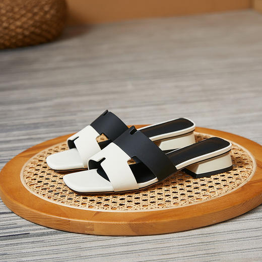 AY-VBB-A343新款时尚气质休闲方头粗跟露趾凉拖鞋 商品图3