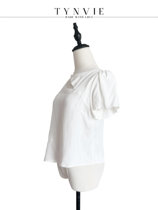 TYNVIE 开口设计不对称短袖上衣-白色 商品图2
