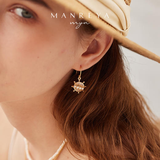 Manreya玛芮雅「海的女儿-船长精神」14K注金淡水珍珠耳钩 商品图2