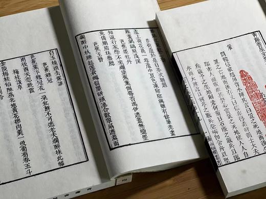 《青藤书屋集》，明 徐渭 著，线装一函六厚册，尺寸20*13*11cm，共30卷，凤凰出版股份公司2015年一版一印，仅印250册。定价1280，售价688
 
徐渭其实不必多介绍，他多才多艺，在诗文 商品图9