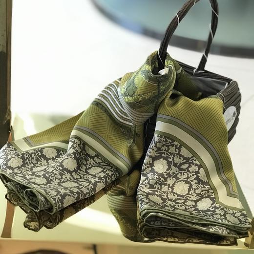 优品堂《繁华似锦》100％桑蚕丝110×110方巾 商品图7