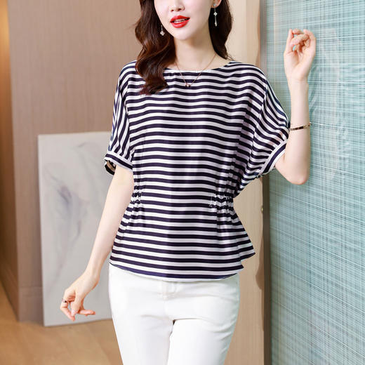 MZ 802328气质通勤缎面仿真丝T恤条纹上衣 商品图0