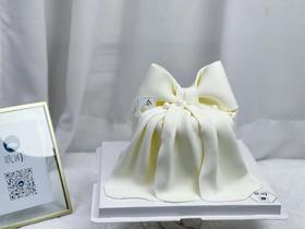 纯白大蝴蝶结