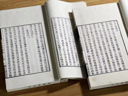 《青藤书屋集》，明 徐渭 著，线装一函六厚册，尺寸20*13*11cm，共30卷，凤凰出版股份公司2015年一版一印，仅印250册。定价1280，售价688
 
徐渭其实不必多介绍，他多才多艺，在诗文 商品图4