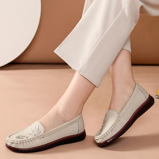 A20298 2022春秋新款真皮单鞋女平底平跟中老年豆豆鞋软底皮鞋大码女鞋 商品图3