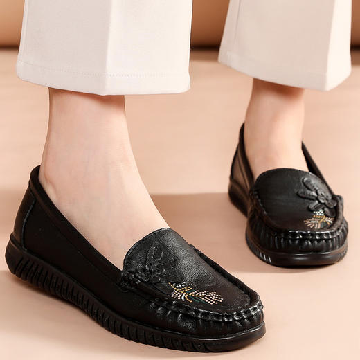 A20298 2022春秋新款真皮单鞋女平底平跟中老年豆豆鞋软底皮鞋大码女鞋 商品图5