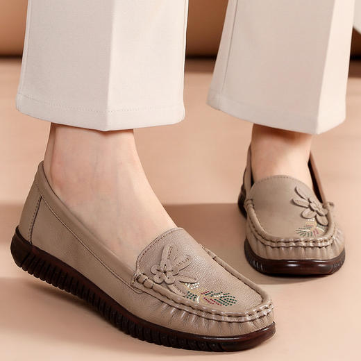 A20298 2022春秋新款真皮单鞋女平底平跟中老年豆豆鞋软底皮鞋大码女鞋 商品图6