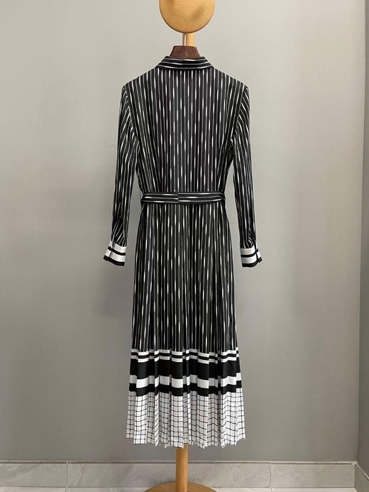 连衣裙 黑色。白色 自己备注号码颜色 商品图11