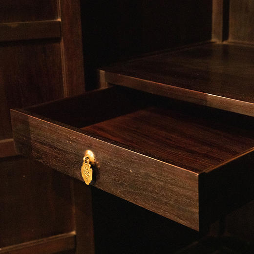 二十世纪 紫檀云龙纹大四件柜 商品图3