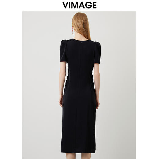 VIMAGE/纬漫纪夏季新款复古u领垫肩泡泡袖抽褶显瘦黑色连衣裙VB2207908 商品图4