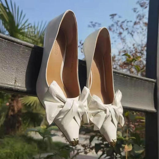 IUIU SECOND 春夏油蜡羊皮立体蝴蝶结浅口高跟鞋 商品图0