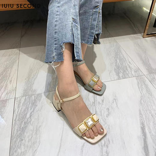 IUIU SECOND夏季时尚饰扣凉鞋女一字带方头凉鞋U21BG24171 商品图0