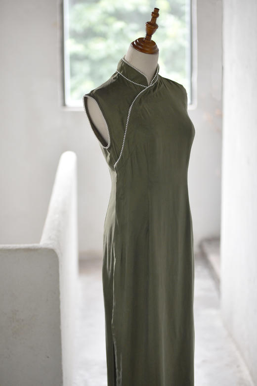 铜氨丝珠边无袖旗袍 商品图3