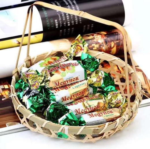 【中欧班列精选】俄罗斯糖果三颗榛子绿色  四颗榛子红色   巧克力夹心果仁威化糖休闲零食礼包婚庆500g/袋 商品图0