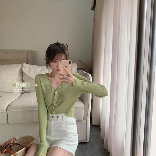 金蘑菇菇【小贝壳防晒衫】修身显瘦治愈色设计感轻薄v领针织开衫 商品图0