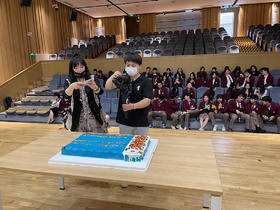 托马斯国际学校初中毕业庆典蛋糕