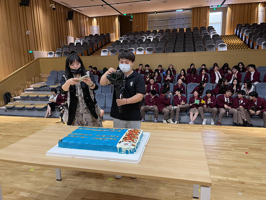 托马斯国际学校初中毕业庆典蛋糕 商品图0