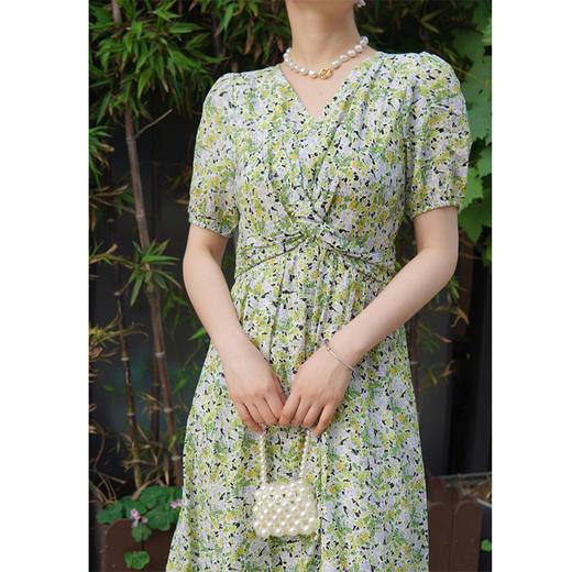 NEELLY纳俪商场同款气质V领泡泡袖连衣裙女韩版扭结设计显瘦A字裙 商品图3