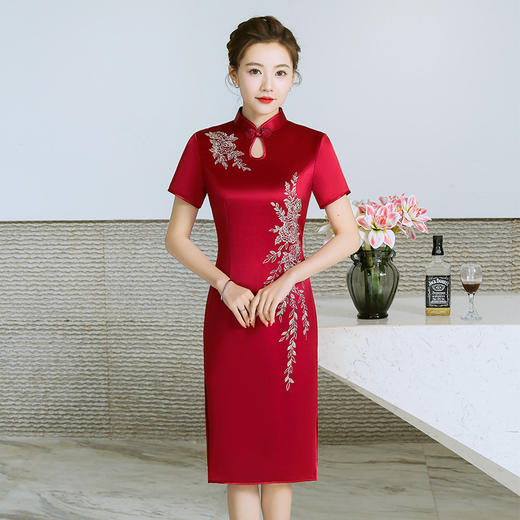 YS-05639旗袍连衣裙洋气高贵醋酸缎镶钻重工礼服宴会礼服 商品图1