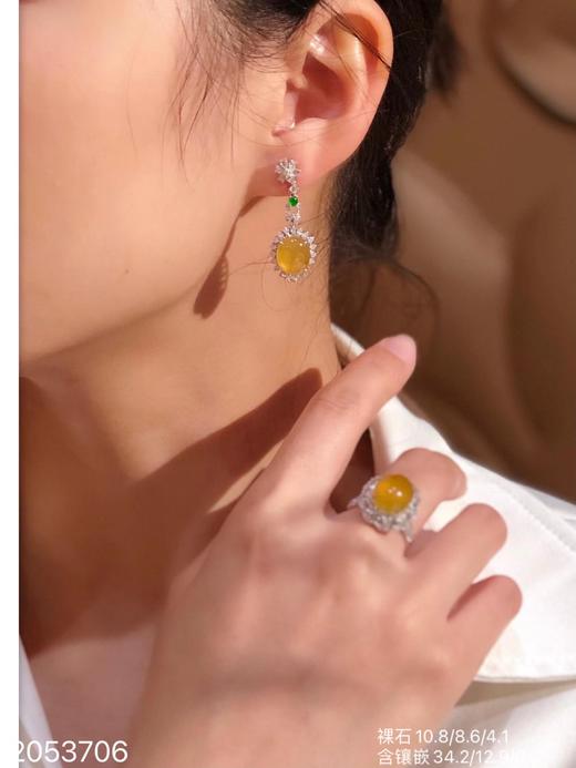 满色玻璃黄翡耳坠，38999【2053706】 商品图4