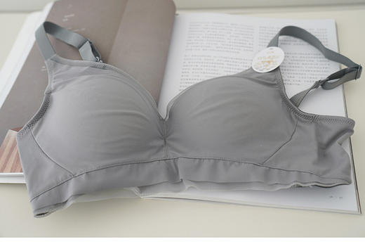 舒适氧气感 裸感桑蚕丝洋气无痕收副乳聚拢蕾丝文胸内衣 【包邮+涉及卫生bu退换】 商品图2