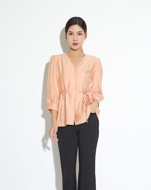 V领收腰铜氨丝薄款中袖衬衫30003 商品图0