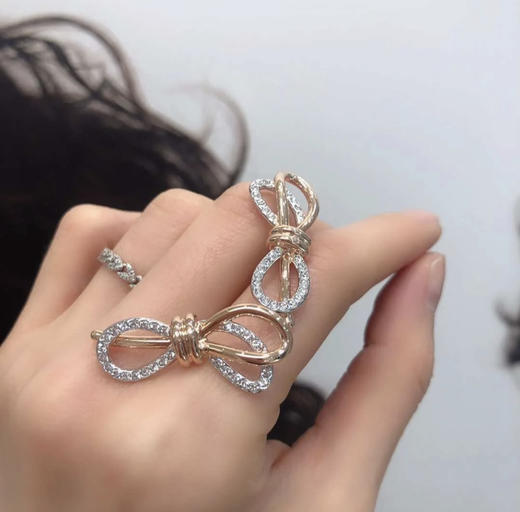 你没有看错！原价¥149美金，现在清仓价¥520到手！Swarovski 双色蝴蝶结耳钉 商品图4