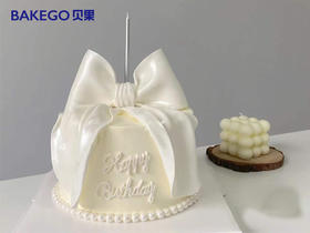 仙女风白色蝴蝶结蛋糕