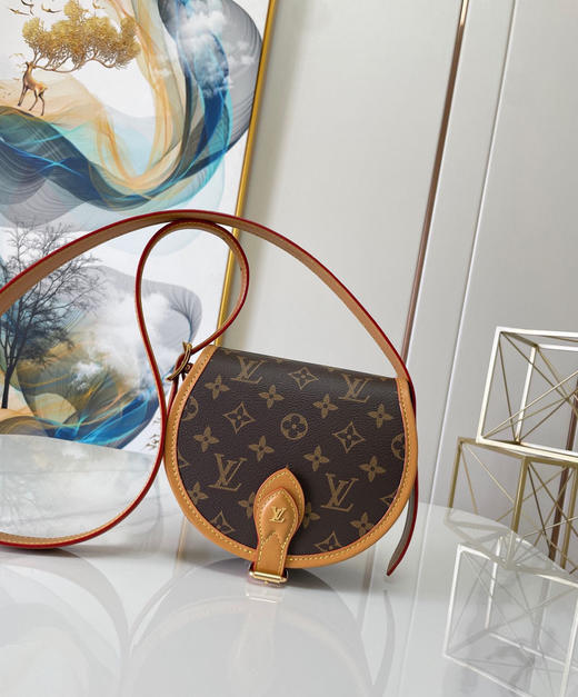 夏季特惠💰760 原单LV M44860 尺寸：18×15×8cm TAMBOURIN 中古马鞍包 商品图0