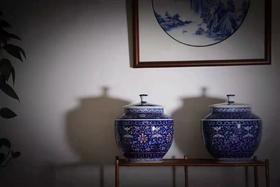 手绘青花 釉里红缠枝莲茶叶罐