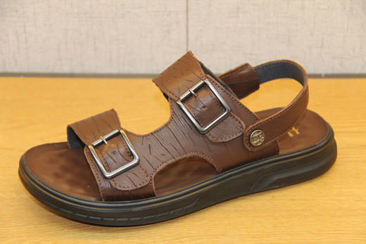 豪行夏季新款10255255真皮露趾软底两用凉鞋潮鞋真皮沙滩鞋凉拖鞋 专柜正品 商品图0