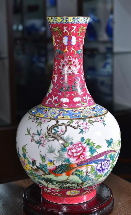 胭脂红扒花开窗花鸟赏瓶 商品图0