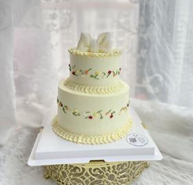 治愈系手绘刺绣小碎花蝴蝶结双层生日蛋糕