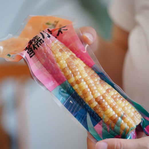 来自云南西双版纳的糯香小玉米 非转基因 真空包装9-12棒 4斤礼盒装 商品图1