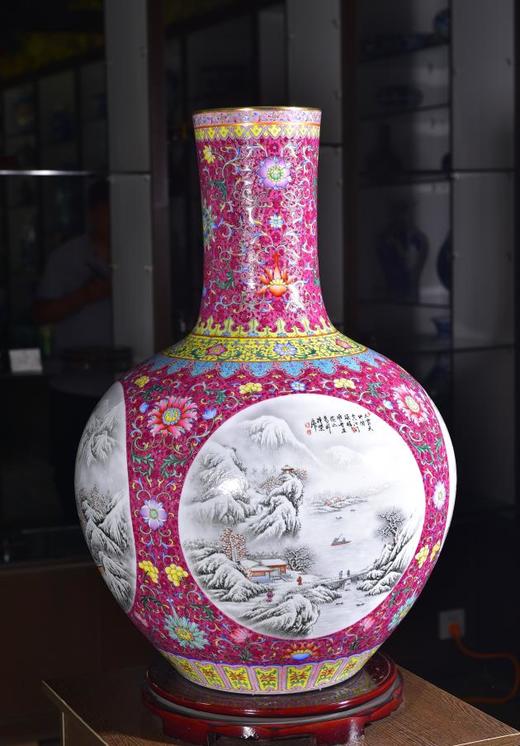 胭脂红扒花开窗雪景天球瓶 商品图0