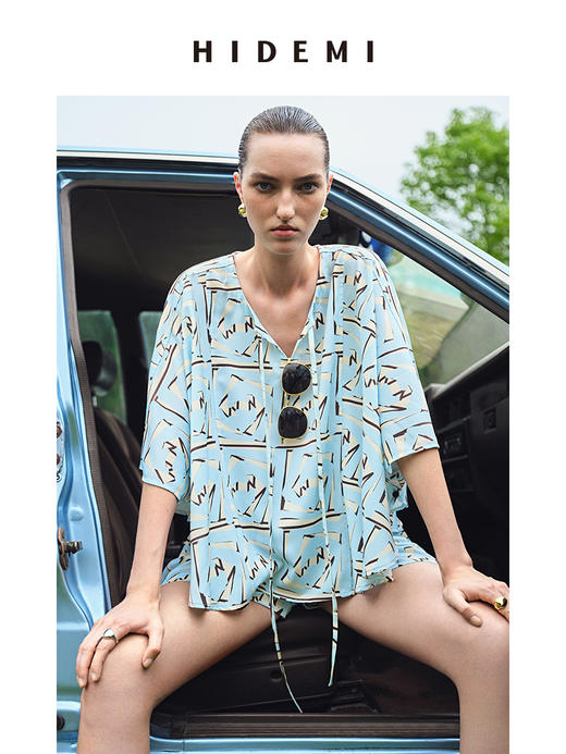 HIDEMI 度假系列手绘印花马卡龙蓝蝴蝶袖三件套 上衣/长裤/短裤 商品图3