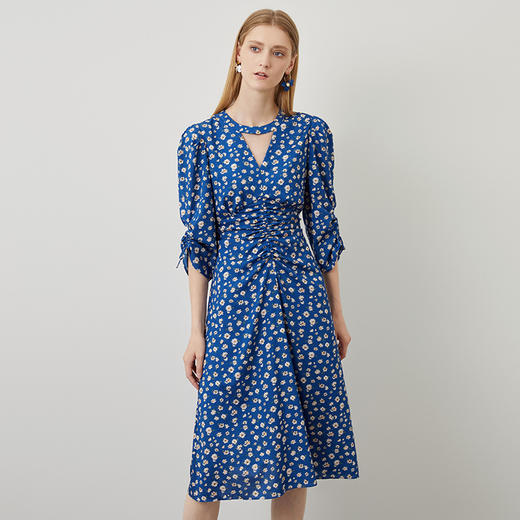 EITIE爱特爱秋季新款气质通勤蓝色v领收腰a字显瘦碎花连衣裙C2207030 商品图2