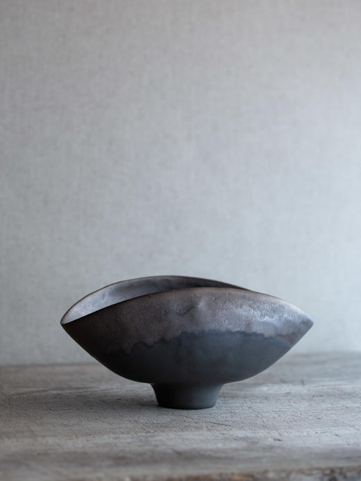 安藤雅信 黒結晶釉掛分异形鉢 商品图0